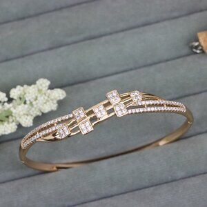 Elegant Rose Gold Bangle with Dazzling Square Crystal Detailing, XPBL0516